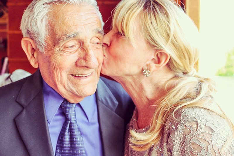 4 Tips For Assessing an Elderly Loved One's Mental Ability