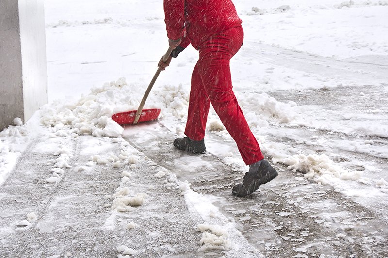 Tips for Clearing Your Driveway and Sidewalks